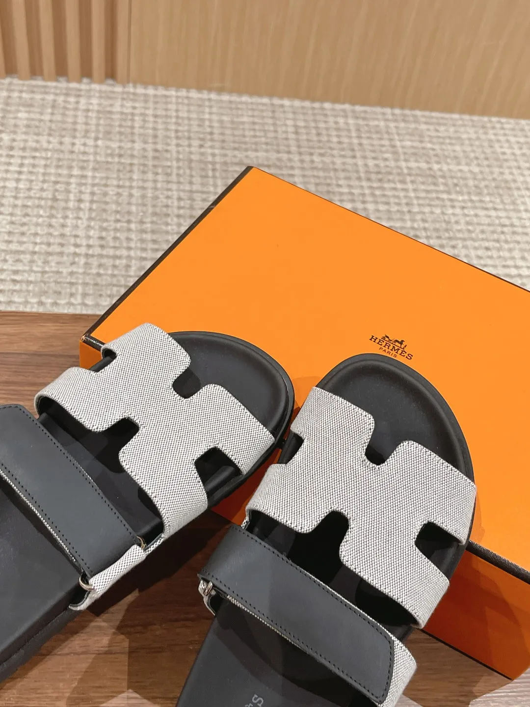 👟👟Ex-factory price 480👟👟 𝐇𝐞𝐫𝐦𝐞𝐬 Hermès second uncle slippers, you must call like crazy🙆 The classic + 2025 new color matching is also so beautiful. The contrasting splicing of different colors and materials can easily create a fashionable look Size: 35-45